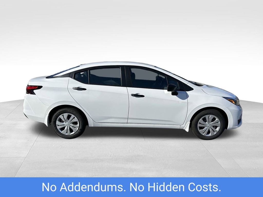 2025 Nissan Versa 1.6 S photo 3