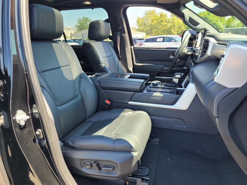 2023 Toyota Sequoia Platinum photo 18