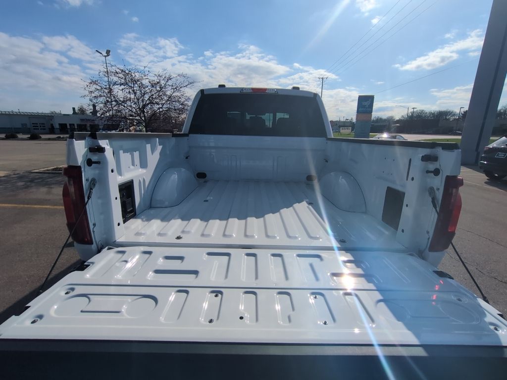 2025 Ford F-150 XLT photo 13
