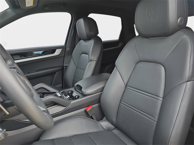 2025 Porsche Cayenne Base photo 14