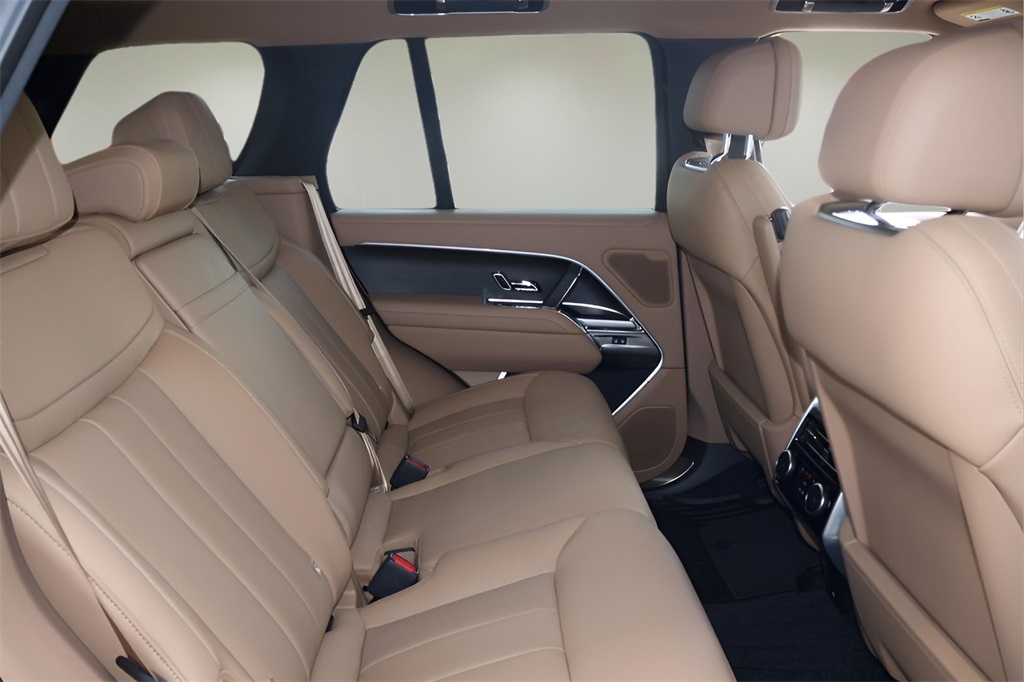 2025 Land Rover Range Rover SE photo 17