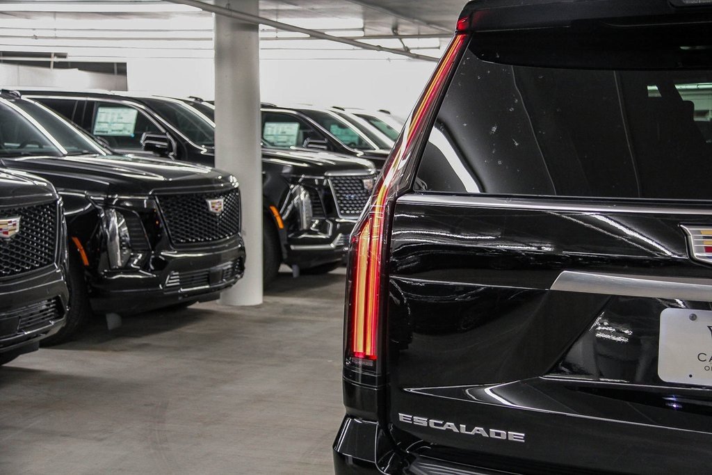 2026 Cadillac Escalade Luxury photo 5