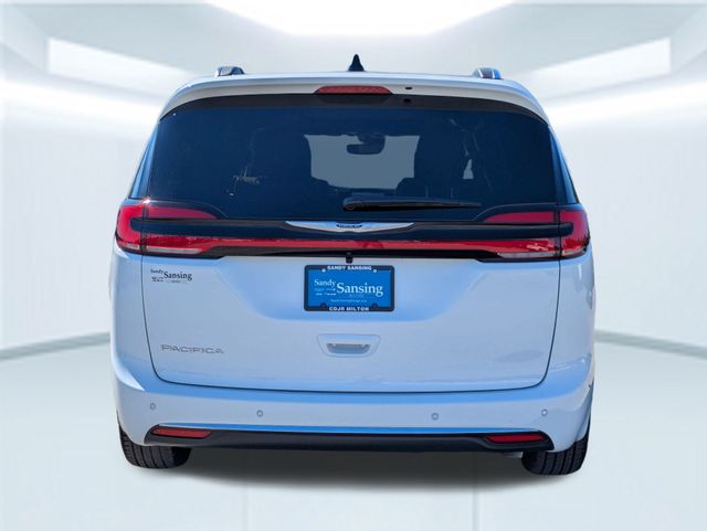 2026 Chrysler Pacifica Pinnacle photo 2