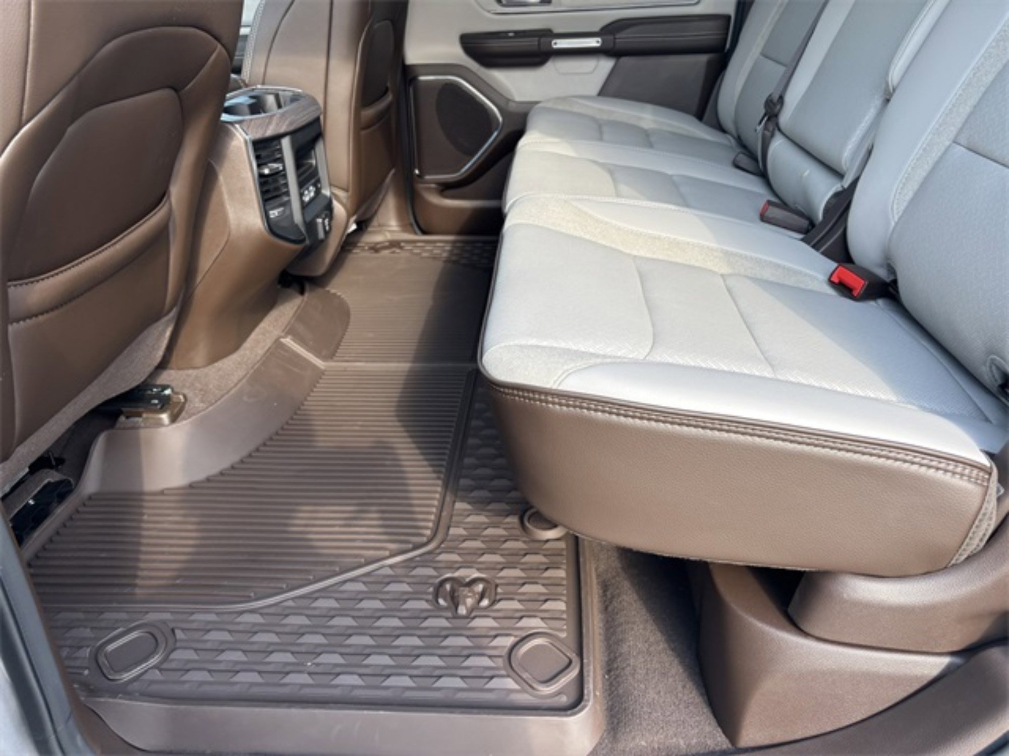 2025 Ram 1500 Laramie photo 19