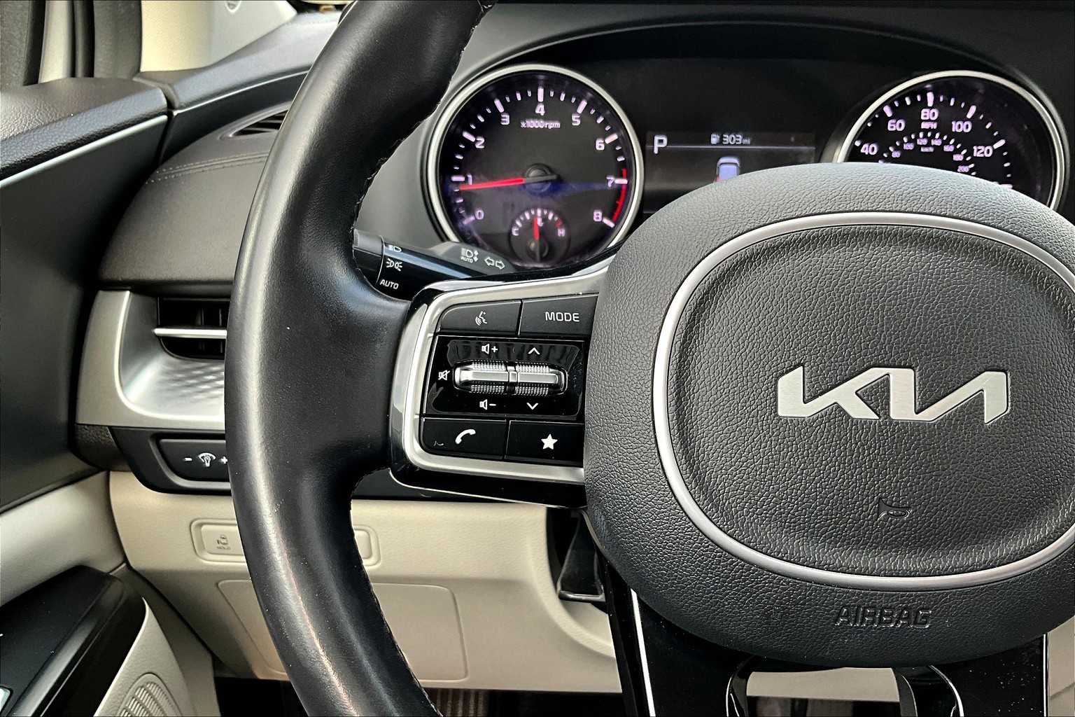 2023 Kia Carnival LX photo 20
