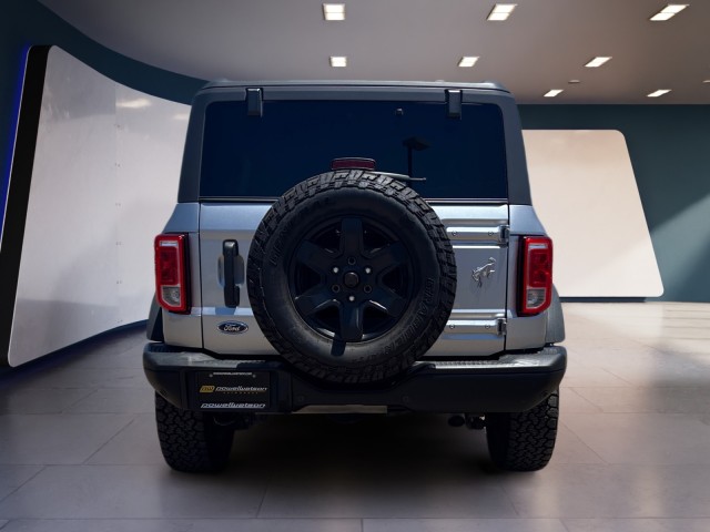 2023 Ford Bronco Black Diamond photo 4
