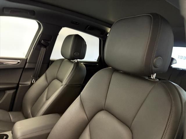 2024 Porsche Macan Base photo 5