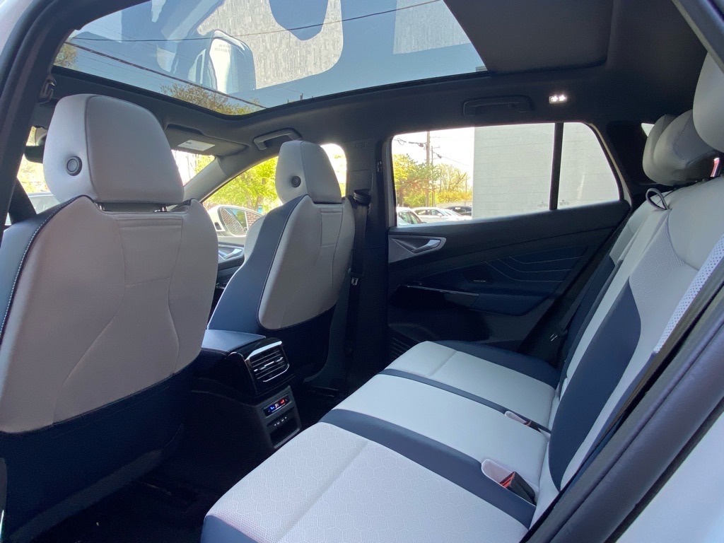 2025 Volkswagen ID.4 Pro Plus photo 10