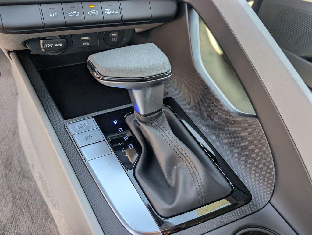 2025 Hyundai Elantra SE photo 11
