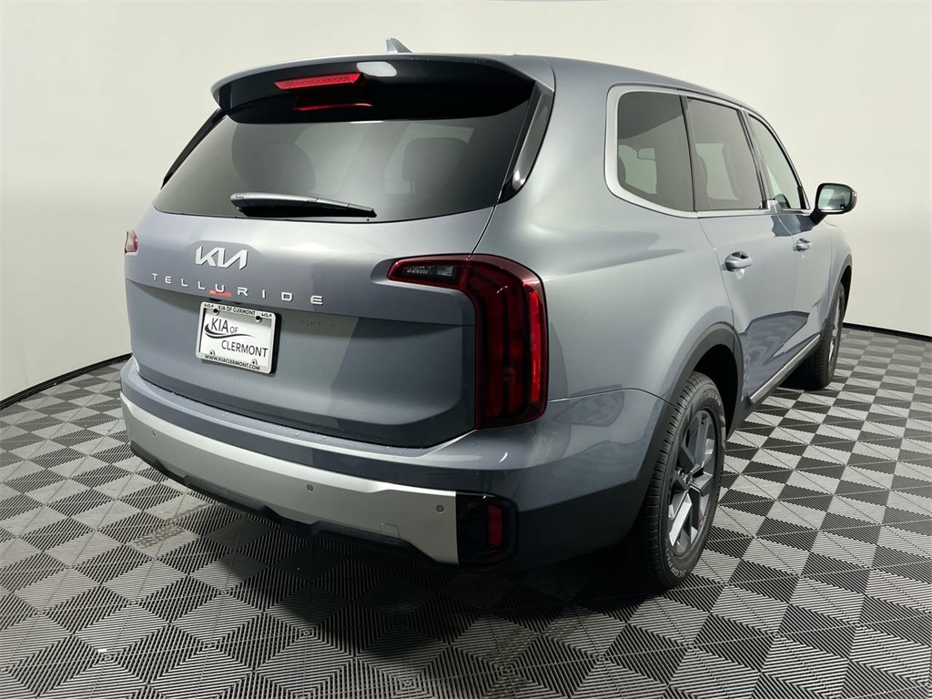 2025 Kia Telluride LX photo 2