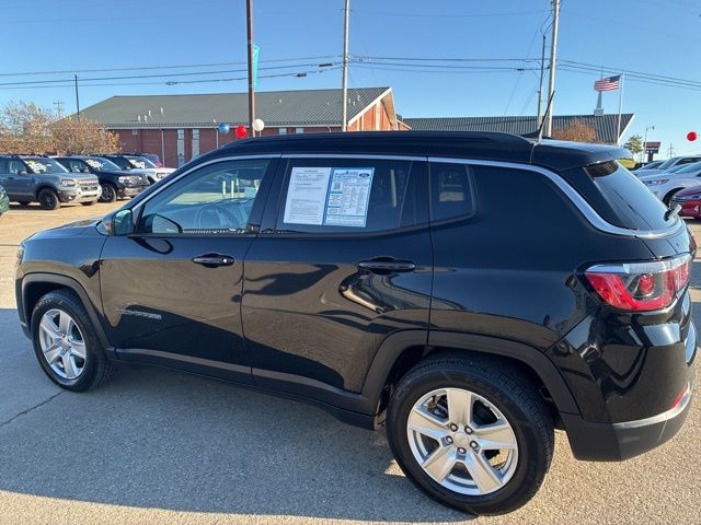 2022 Jeep Compass Latitude photo 3