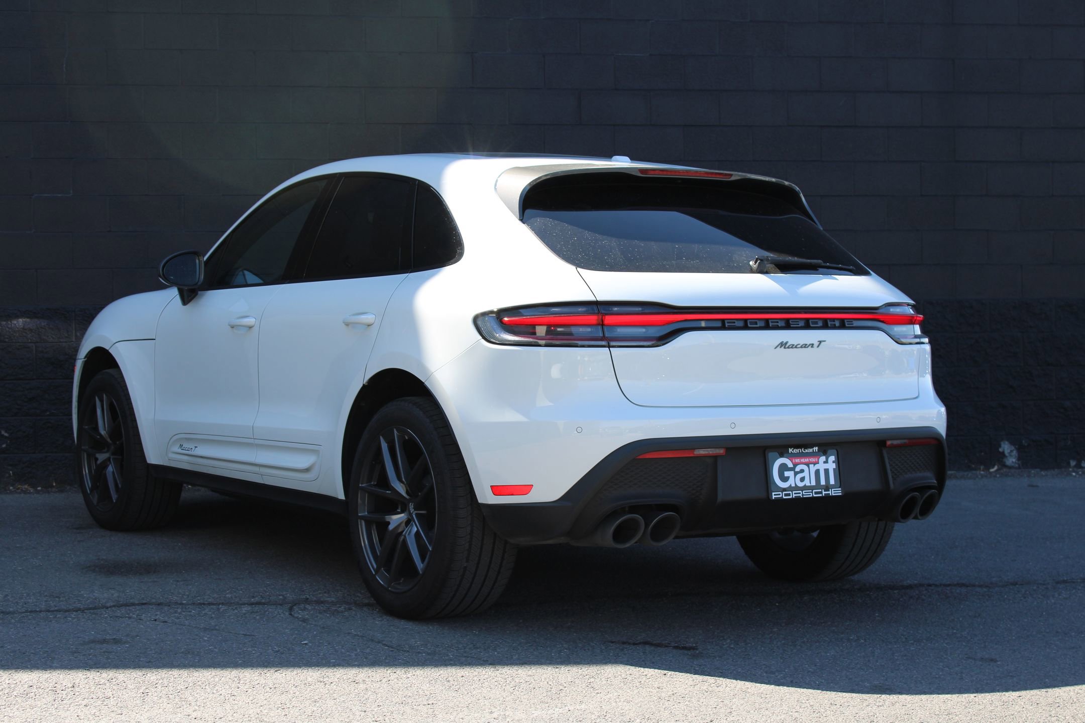 2023 Porsche Macan T photo 3