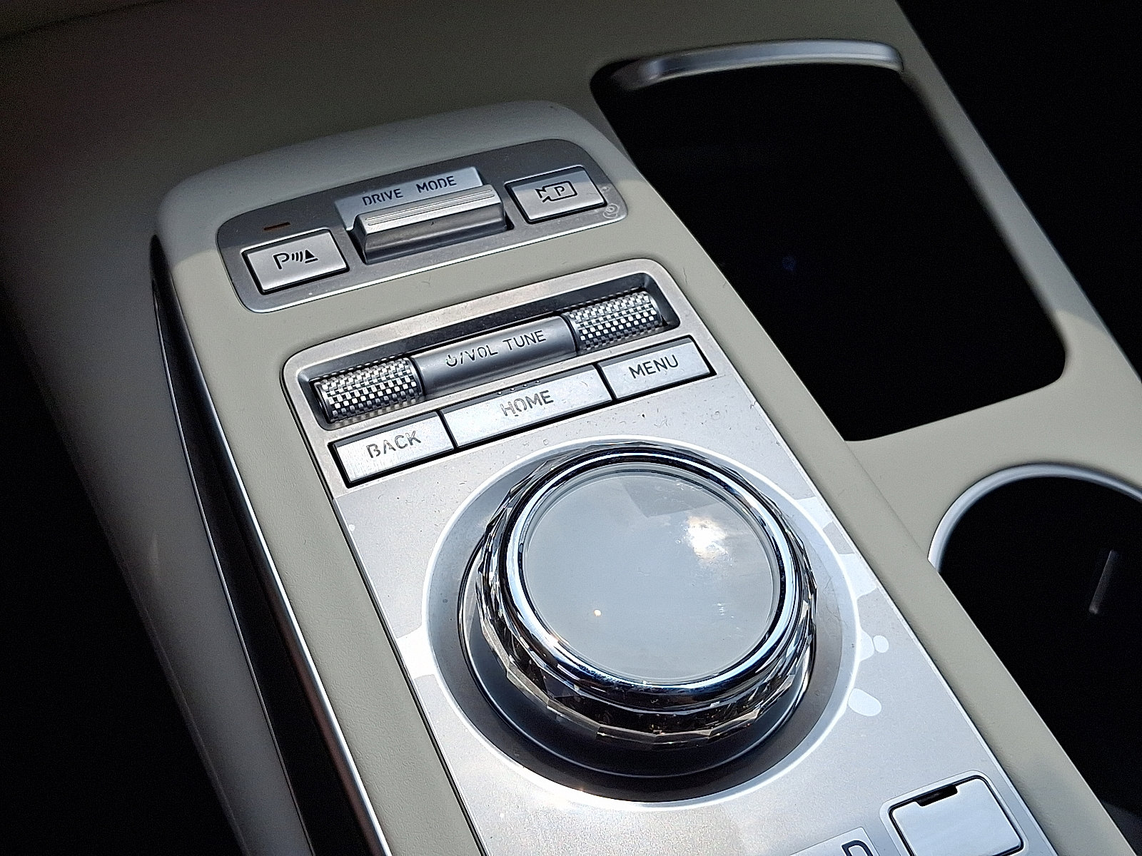 2025 Genesis Electrified GV70 Advanced photo 16