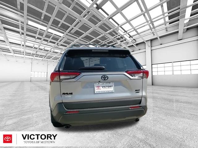 2025 Toyota RAV4 XLE photo 4