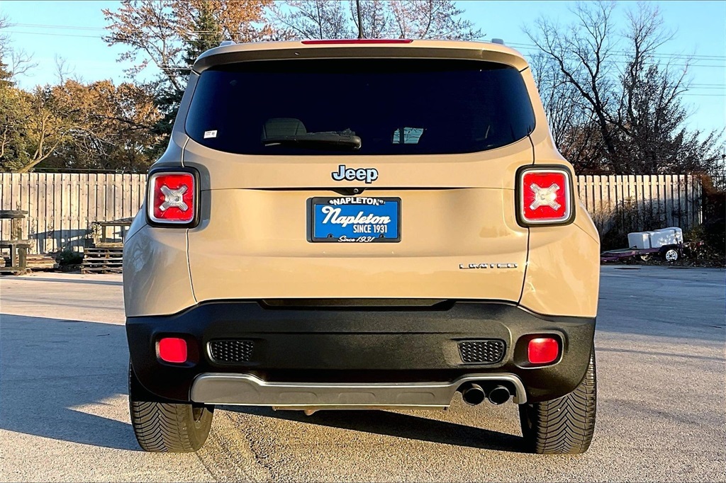 2015 Jeep Renegade Limited photo 3