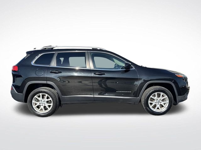 2016 Jeep Cherokee Latitude photo 2