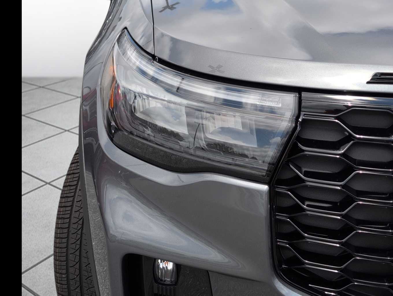 2025 Ford Explorer ST-Line photo 3