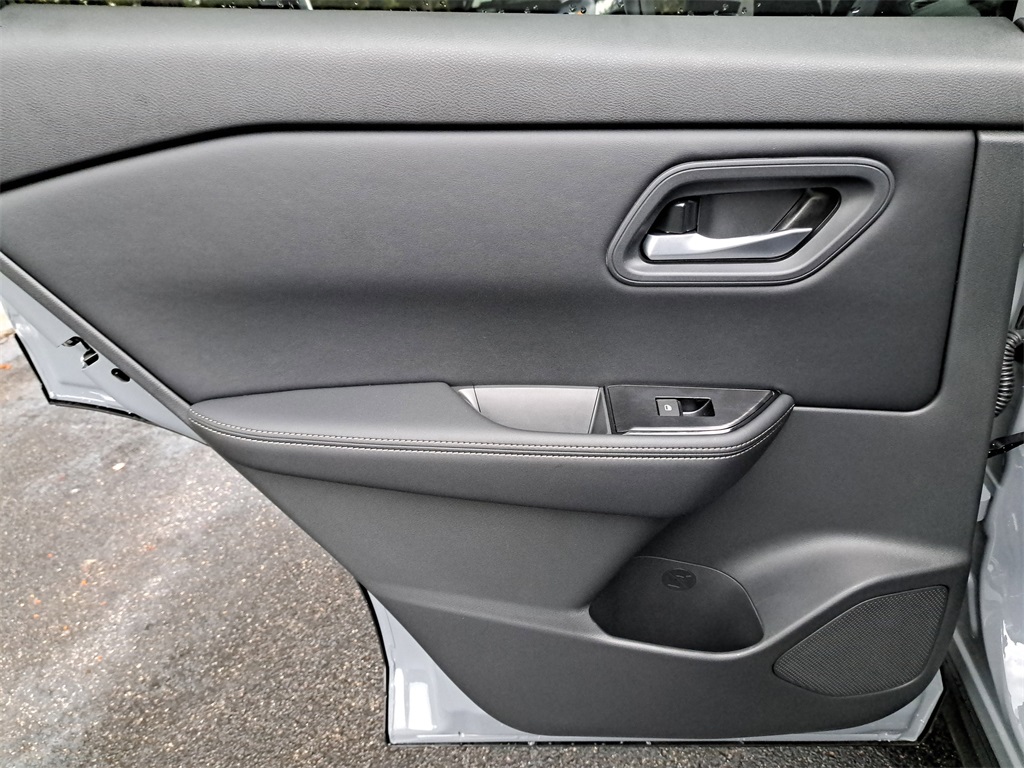 2026 Nissan Rogue SV photo 13
