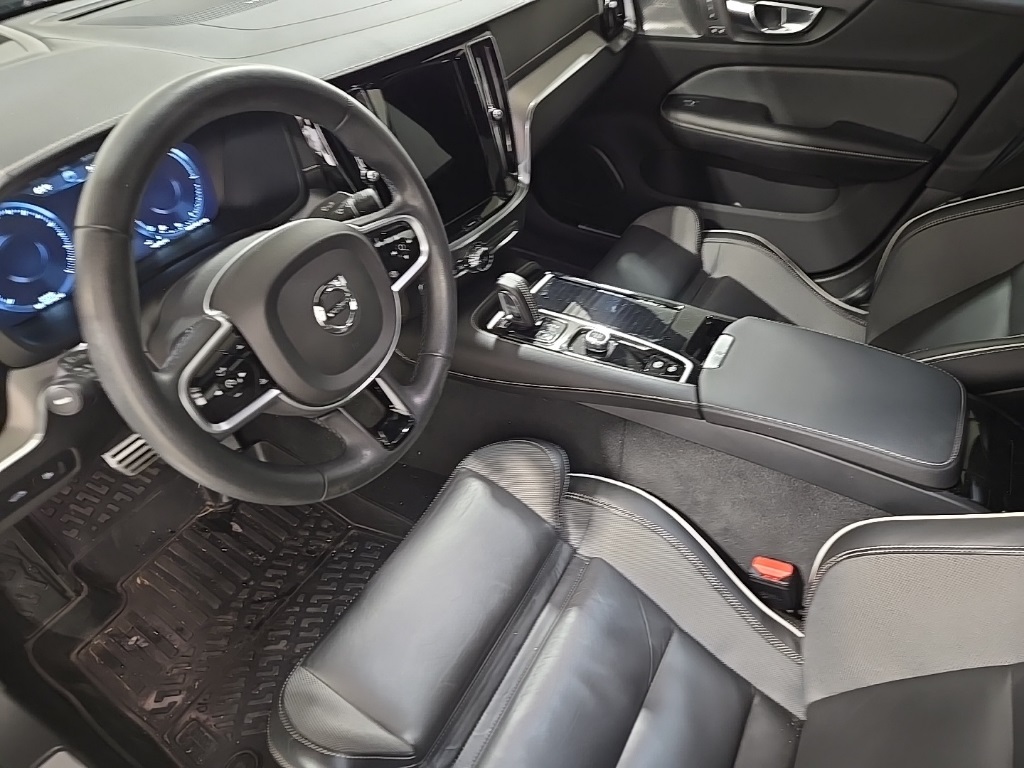 2022 Volvo S60 Recharge T8 Black Edition R-Design photo 20