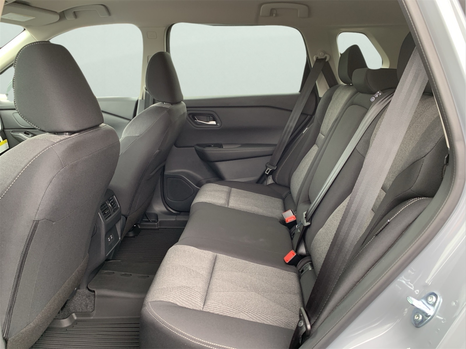 2026 Nissan Rogue SV photo 25