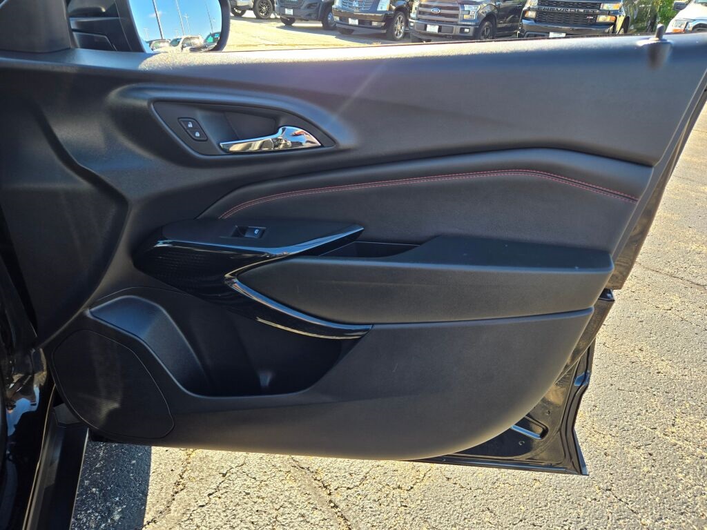2025 Chevrolet Trax photo 3
