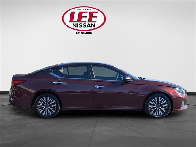 2024 Nissan Altima 2.5 SV photo 2