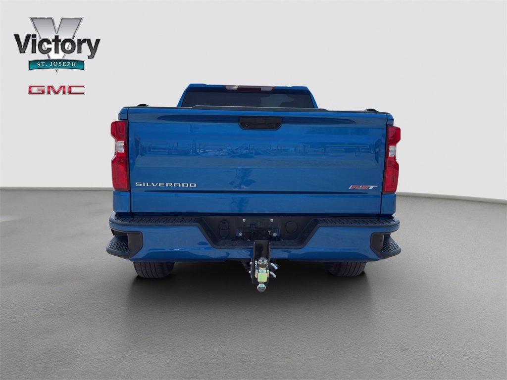 2022 Chevrolet Silverado RST photo 9
