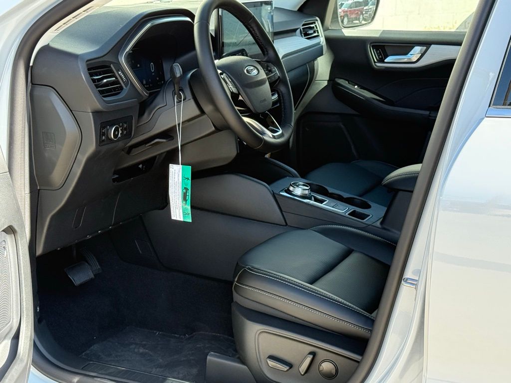 2025 Ford Escape Platinum photo 6