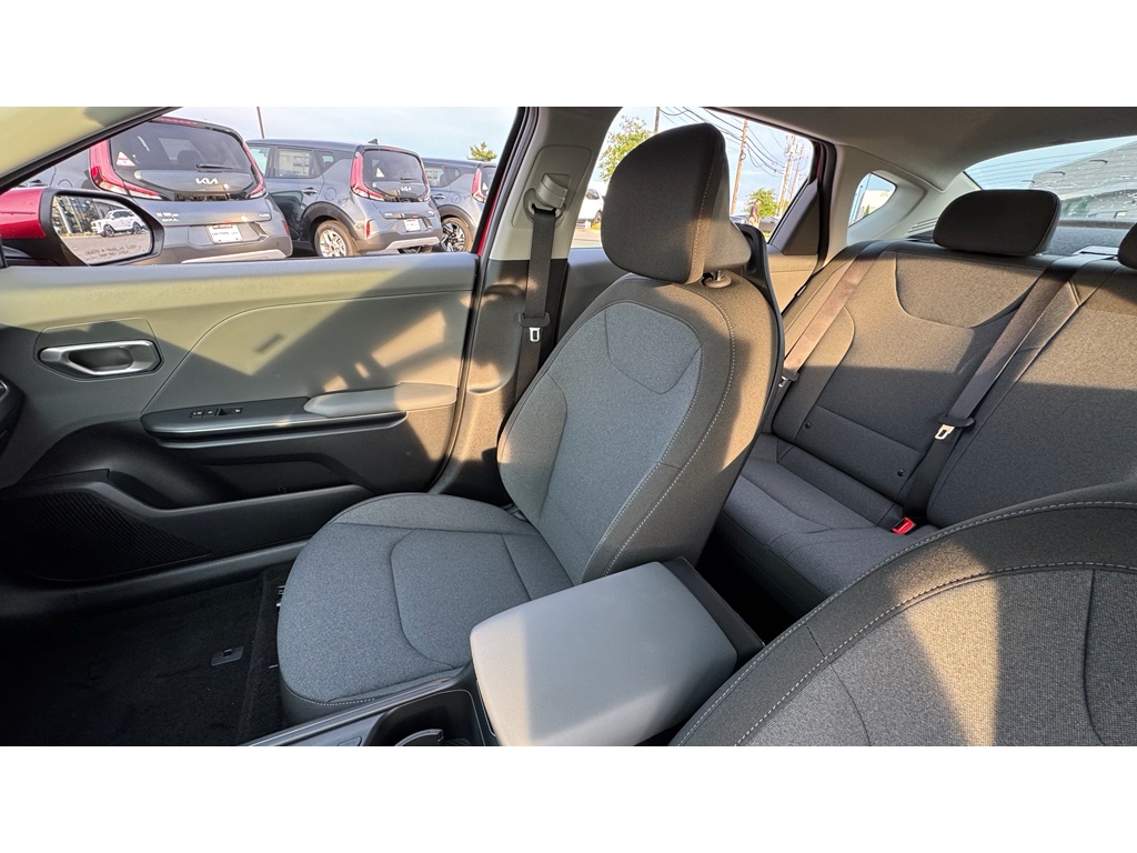 2025 Kia K4 LXS photo 6
