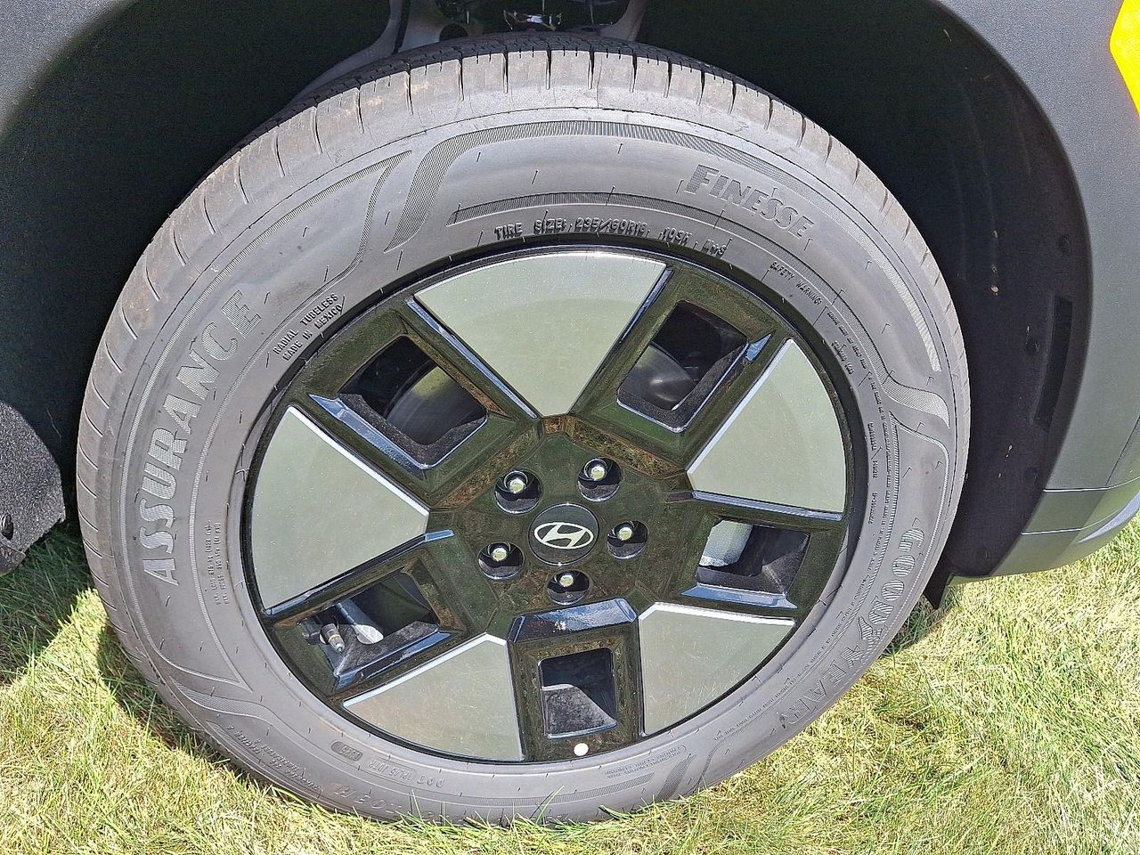 2026 Hyundai Santa Fe SE photo 4