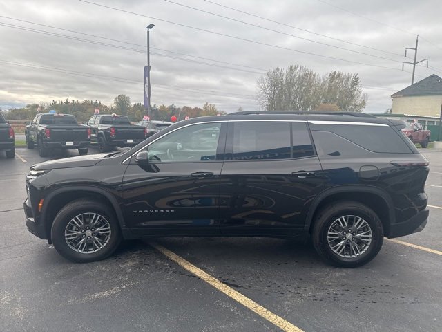 2025 Chevrolet Traverse photo 3
