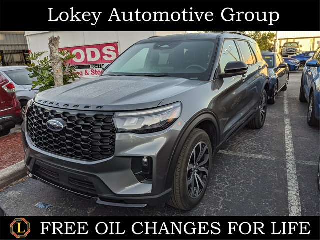 2025 Ford Explorer ST-LINE's photo