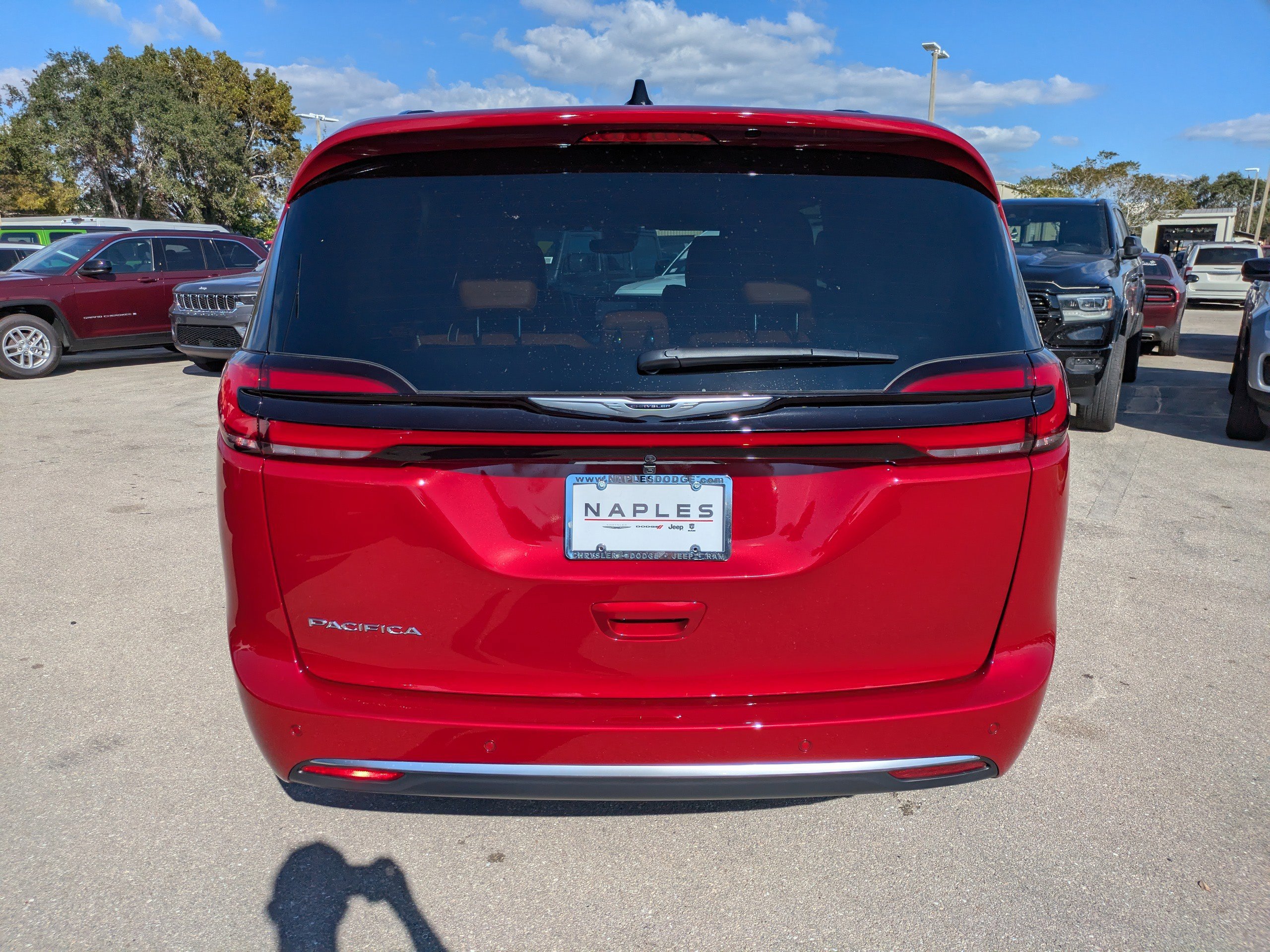 2026 Chrysler Pacifica Pinnacle photo 3