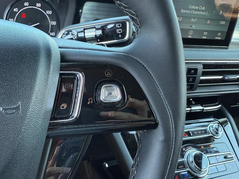 2022 Lincoln Corsair Standard photo 18