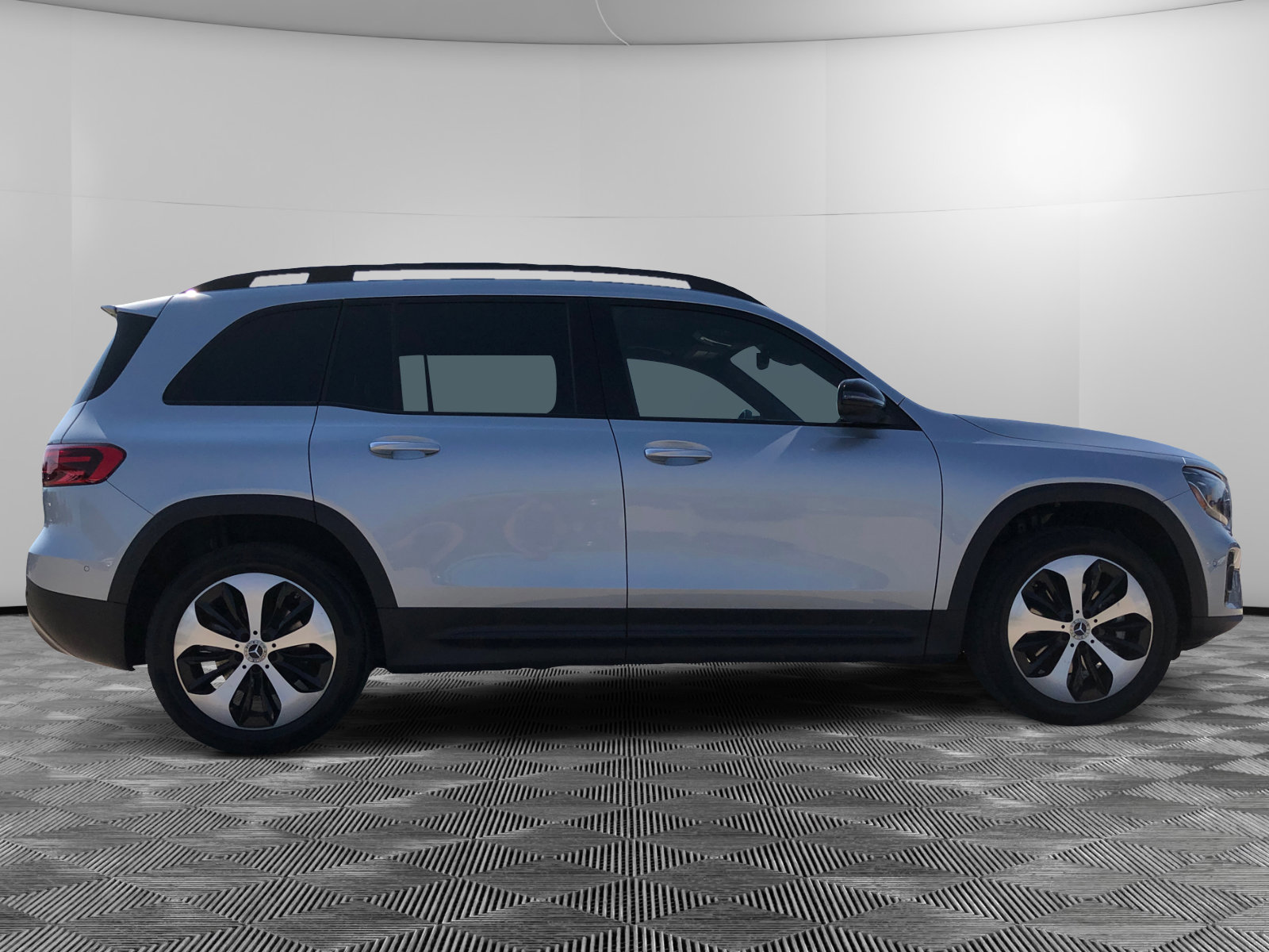 2025 Mercedes Benz GLB 250 4MATIC photo 5