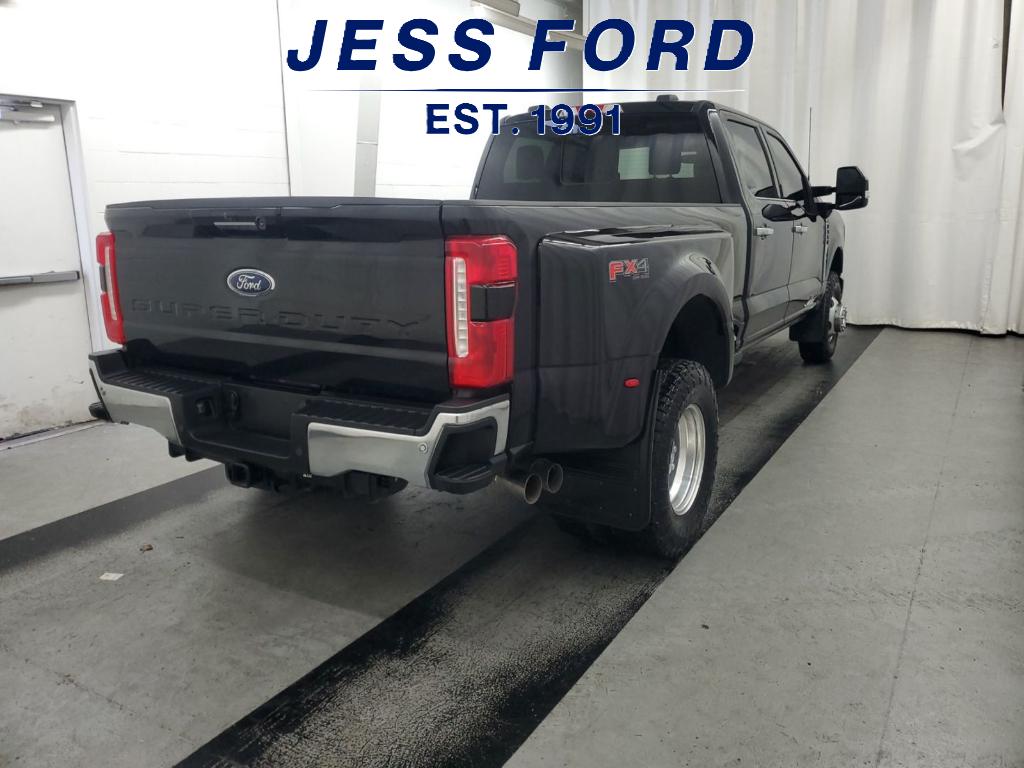 2023 Ford F-350 Lariat photo 3