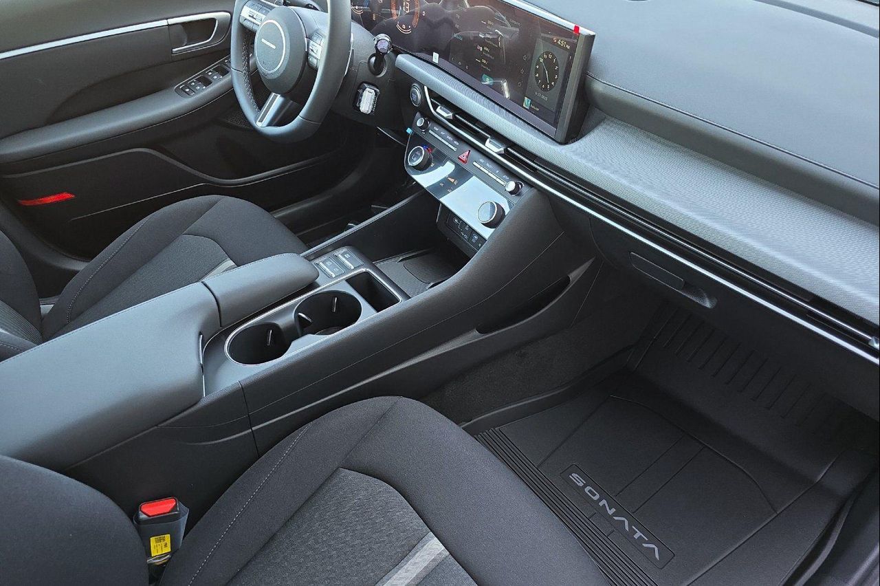 2025 Hyundai Sonata Hybrid SEL photo 14