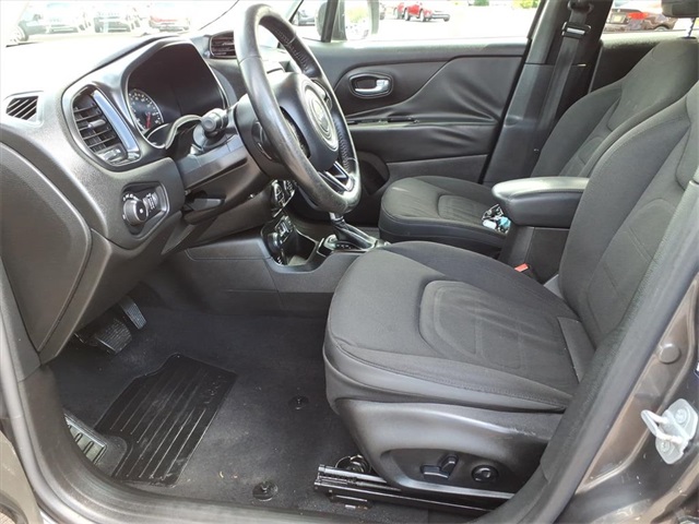 2016 Jeep Renegade Latitude photo 9