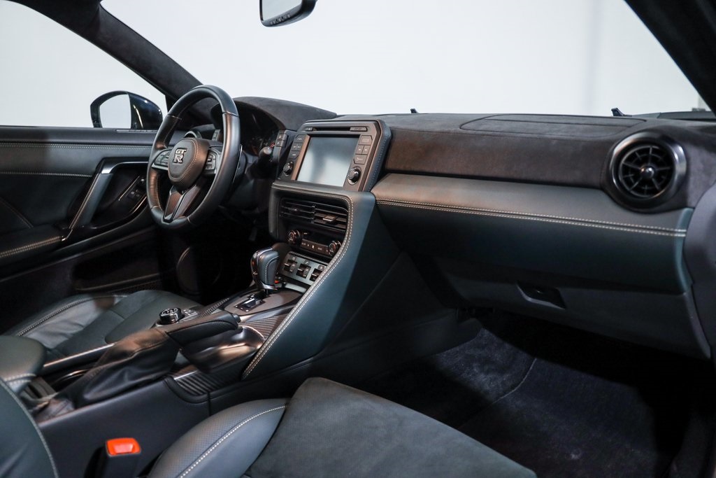 2021 Nissan GT-R Premium photo 24