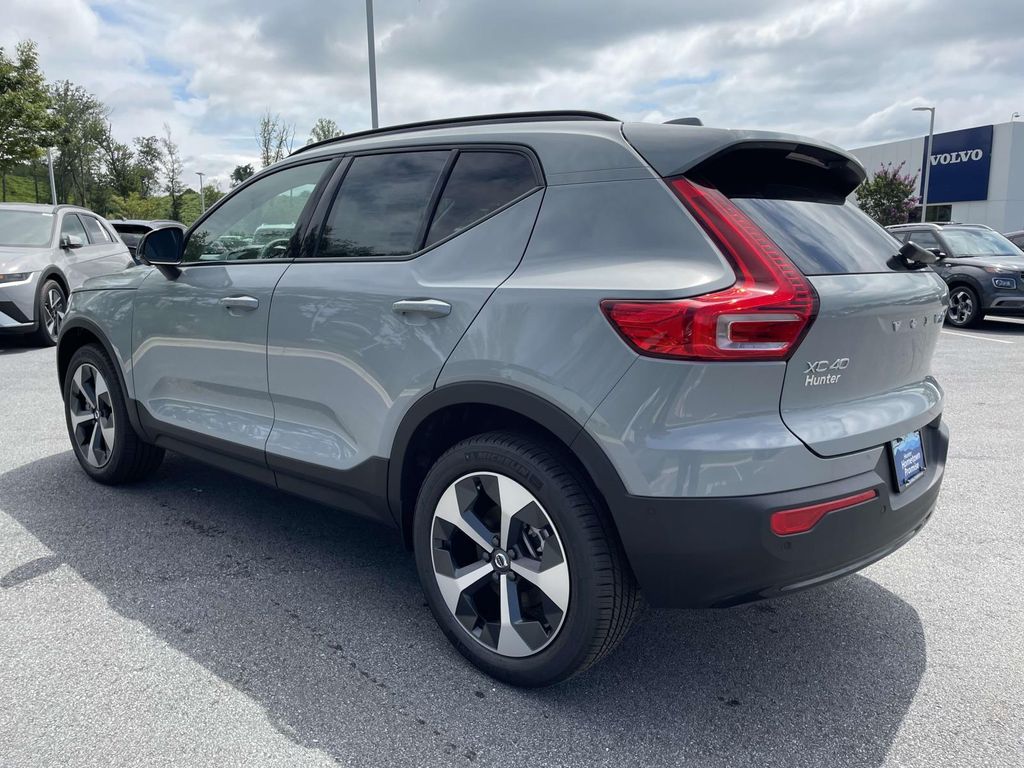 2026 Volvo XC40 AWD Plus photo 25