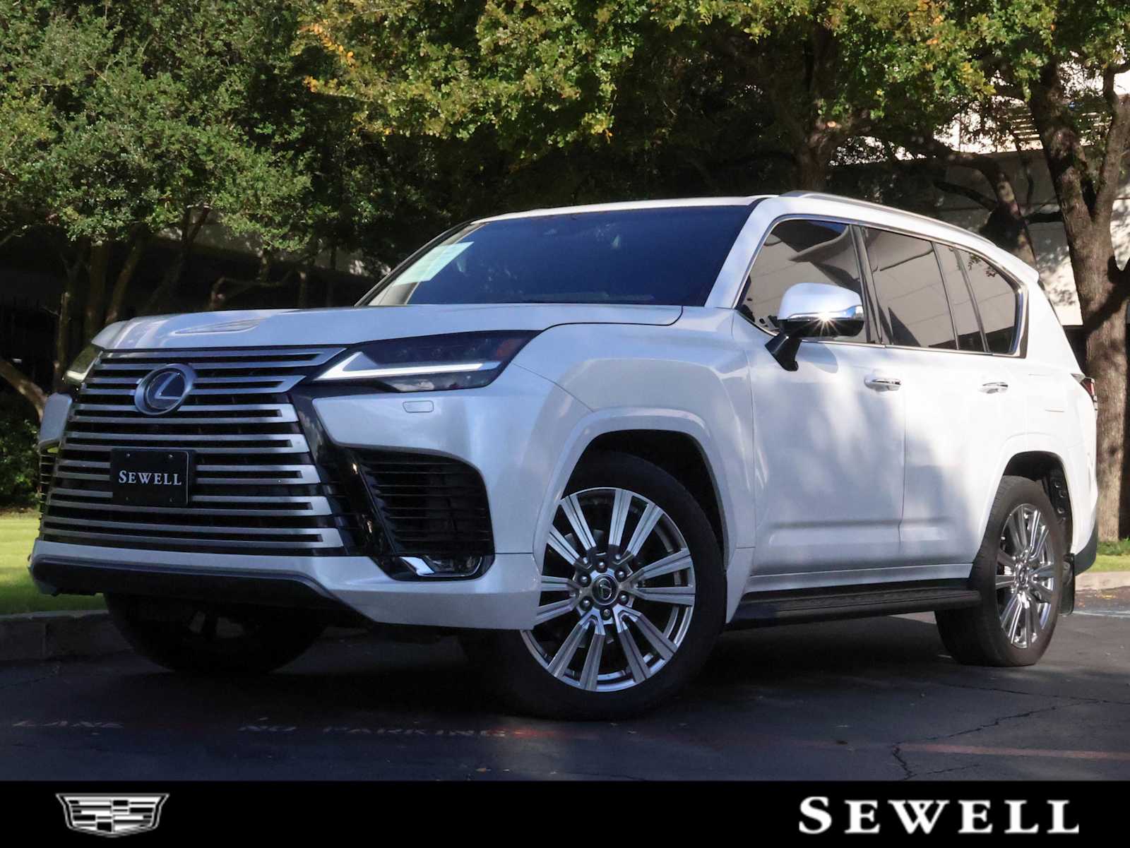 2023 Lexus LX Ultra Luxury's photo