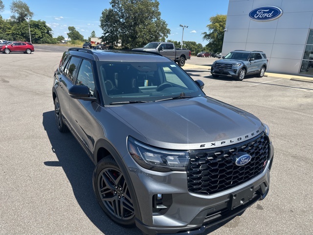 2025 Ford Explorer ST photo 2