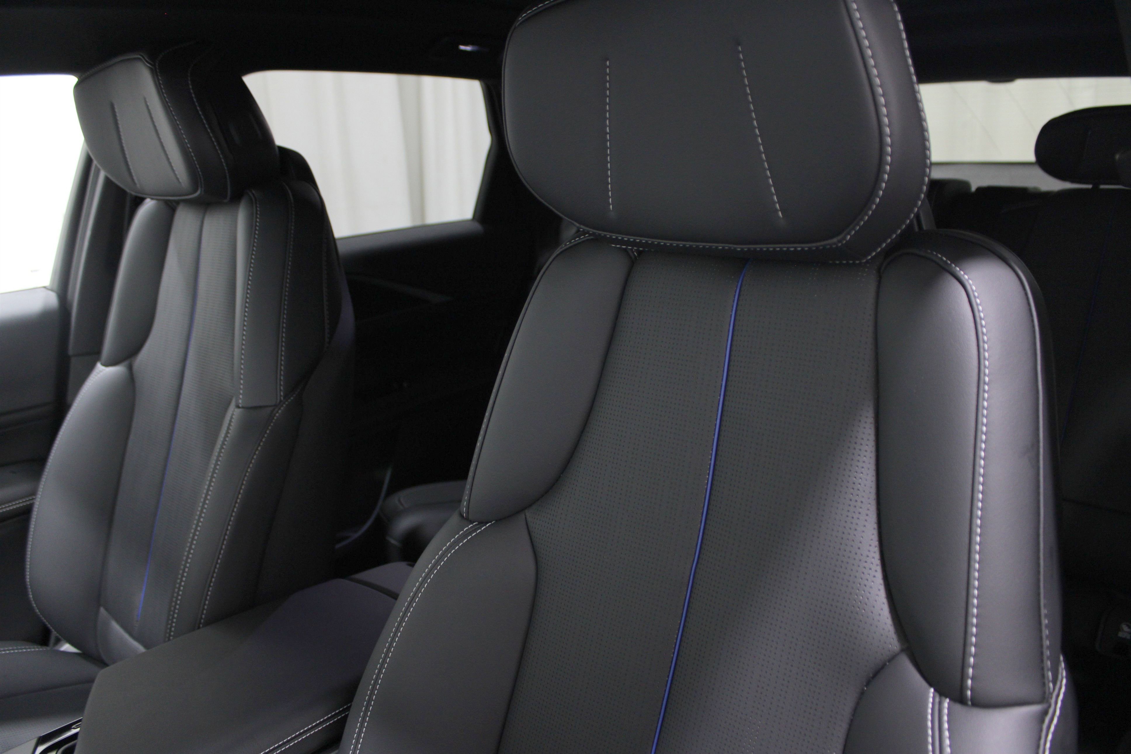 2025 Cadillac Lyriq Sport photo 4