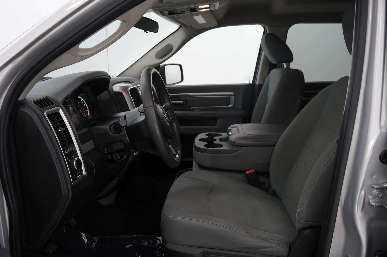 2018 Ram 1500 SLT photo 17
