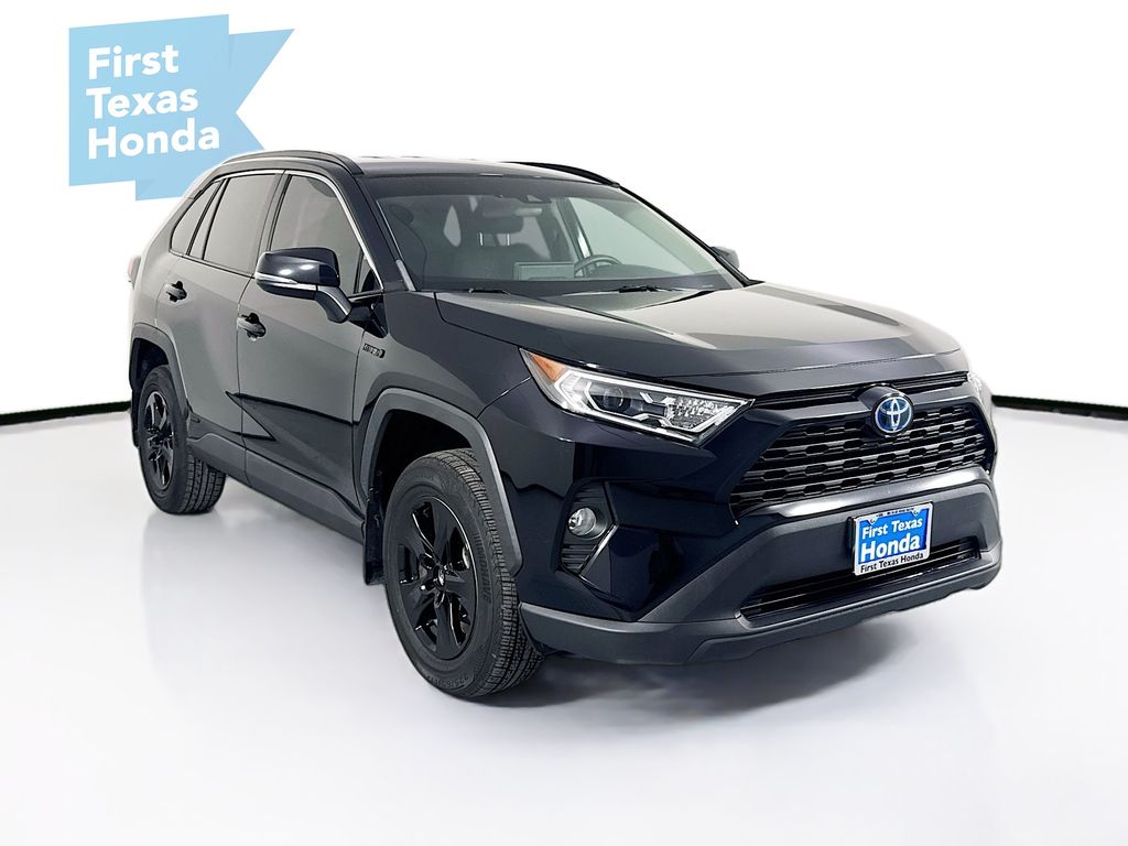 2020 Toyota RAV4 XLE's photo