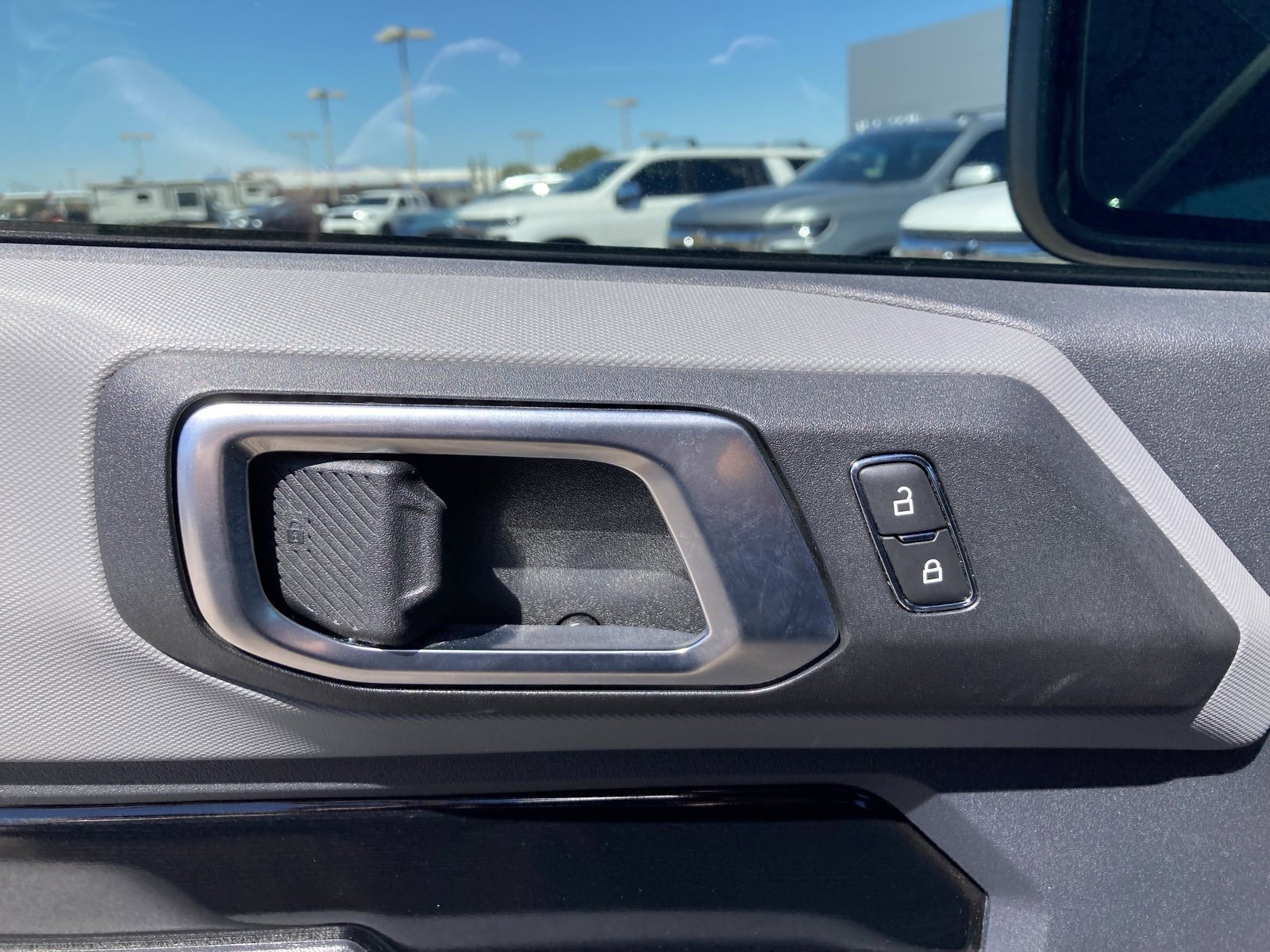 2023 Ford Bronco Base photo 9