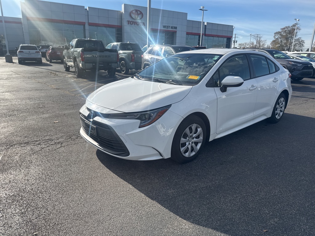 2023 Toyota Corolla LE photo 3