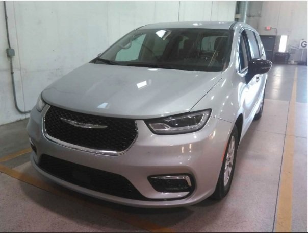 2024 Chrysler Pacifica Touring L's photo