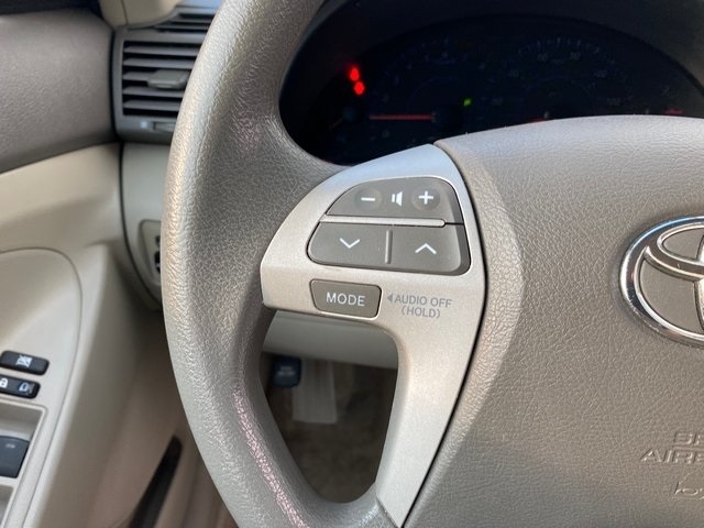 2011 Toyota Camry LE photo 8