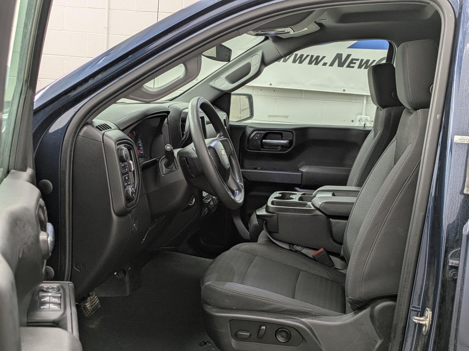 2023 Chevrolet Silverado 1500 Custom photo 4